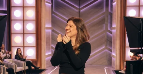 Kelly Clarkson revine la The Voice in sezonul 30. Artista renunta la talk show