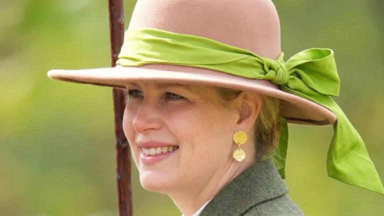 Oferită de Lady Louise Windsor. Ce job are tânăra de 22 de ani