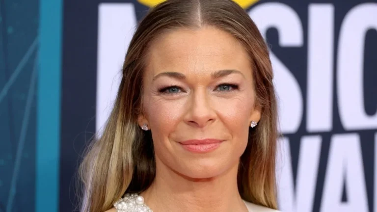 LeAnn Rimes a anulat concertele din cauza bolii. A facut tratament de 45.000 de dolari in Nashville