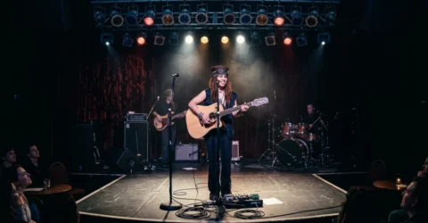 Linda Perry uimește la 61 de ani. Artista revine după 25 de ani și va fi premiată.