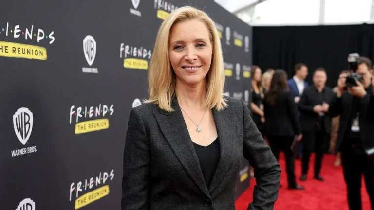 Lisa Kudrow il confrunta pe Andy Cohen in direct. Actrita acuza productia RHOBH de scene regizate