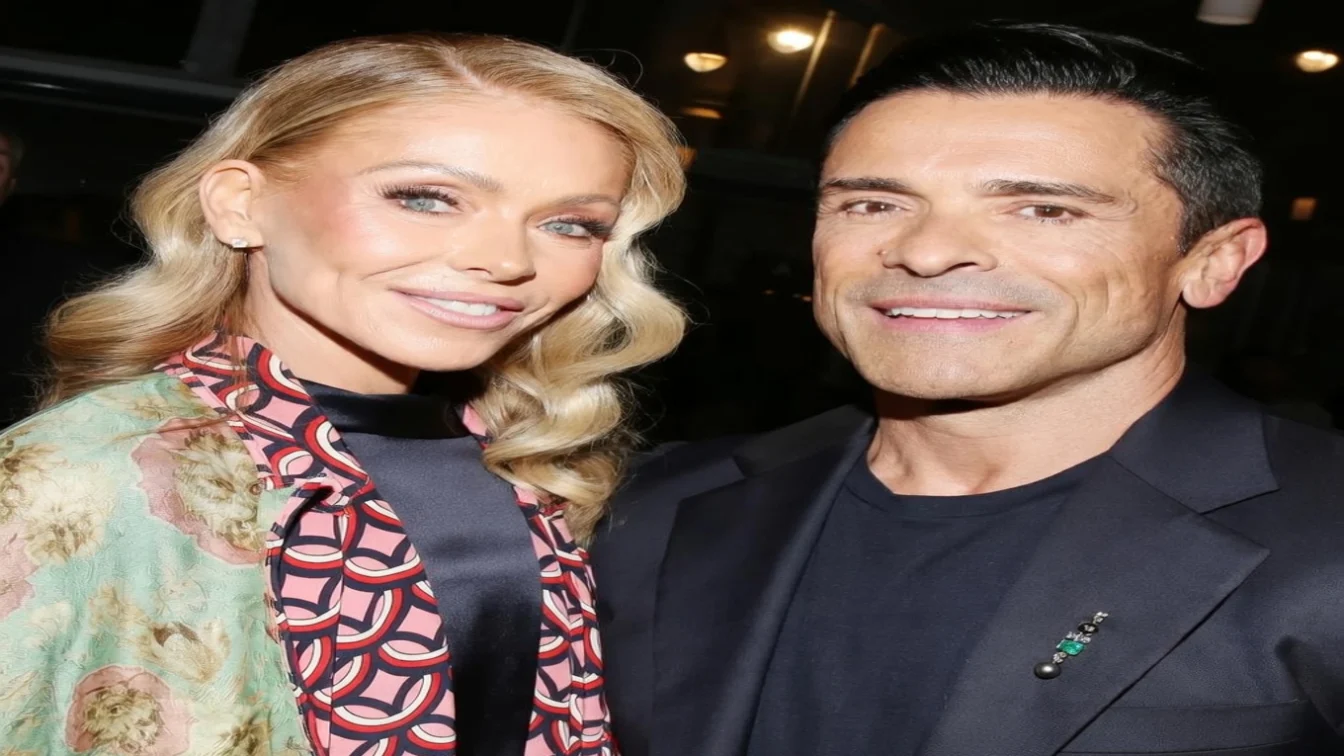 Kelly Ripa reveals unusual gift she gave husband Mark Consuelos on milestone anniversary