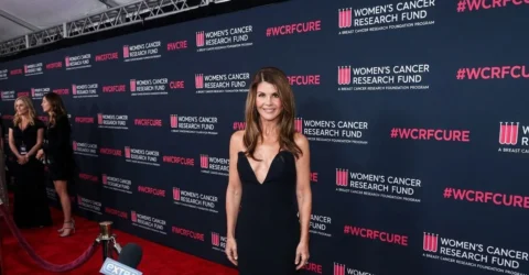 Lori Loughlin a înflorit după despărțire. Cum influențează relațiile toxice aspectul fizic.