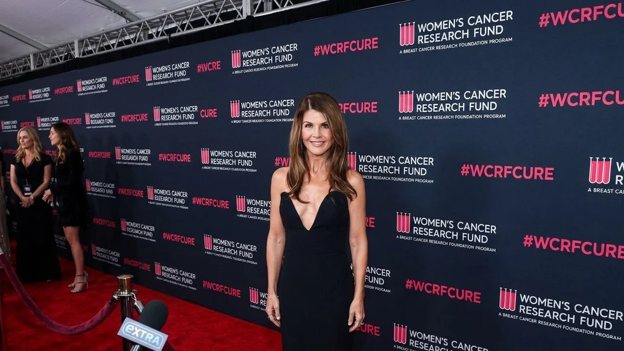 Lori Loughlin a înflorit după despărțire. Cum influențează relațiile toxice aspectul fizic.