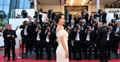 Maura Higgins a debutat la Festivalul de la Cannes in rochie Andrew Kwon. Detaliile tinutei