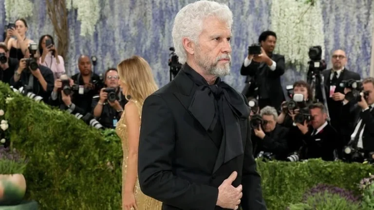 Nimeni nu se astepta la asta. Cum a aparut un artist celebru imbatranit cu 50 de ani la Met Gala