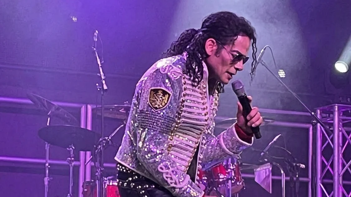 Jalles Franca in MJ Live
