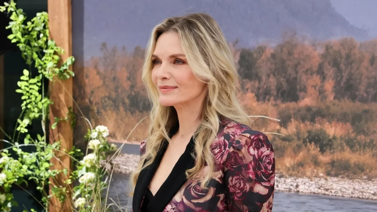 The actress looked luminous on the red carpet