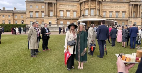 Ce se întâmplă cu adevărat la Buckingham. Detaliul care a surprins invitații la petrecerea Regelui