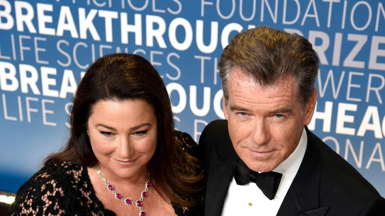 Cum arata iubirea adevarata la 73 de ani. Imaginile cu Pierce Brosnan care au topit internetul