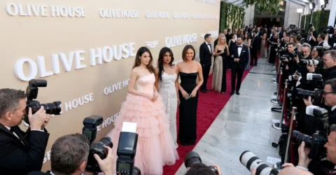 Priyanka Chopra și Chrissy Teigen domină Gold Gala 2026. Șase rochii spectaculoase din Los Angeles
