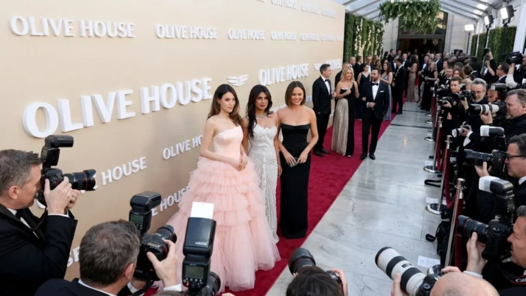 Priyanka Chopra și Chrissy Teigen domină Gold Gala 2026. Șase rochii spectaculoase din Los Angeles