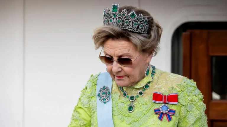 Îngrijorare maximă la palat. Ce se întâmplă chiar acum cu regina în vârstă de 88 de ani