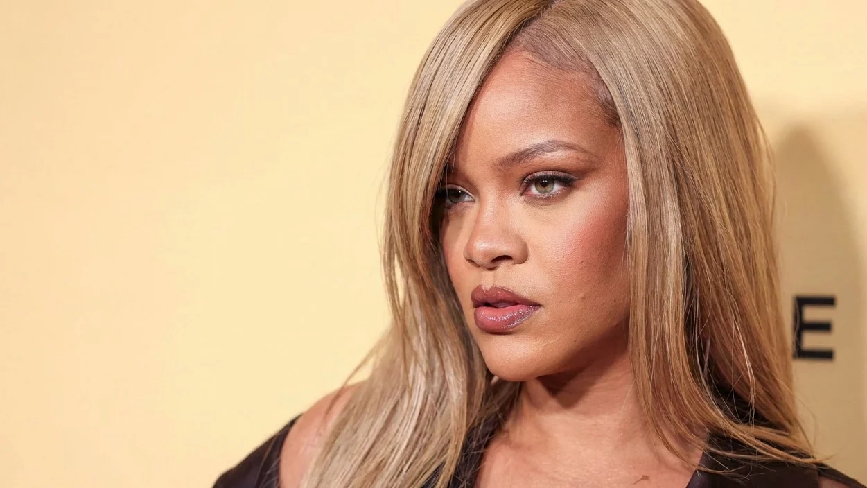 Imaginile care au impartit internetul in doua. Ce a facut Rihanna chiar inainte de Met Gala