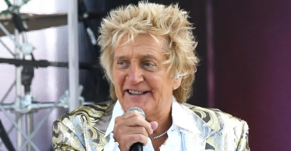Rod Stewart, 81 de ani, și-a anulat concertele din Las Vegas. Artistul suferă de o infecție a sinusurilor.