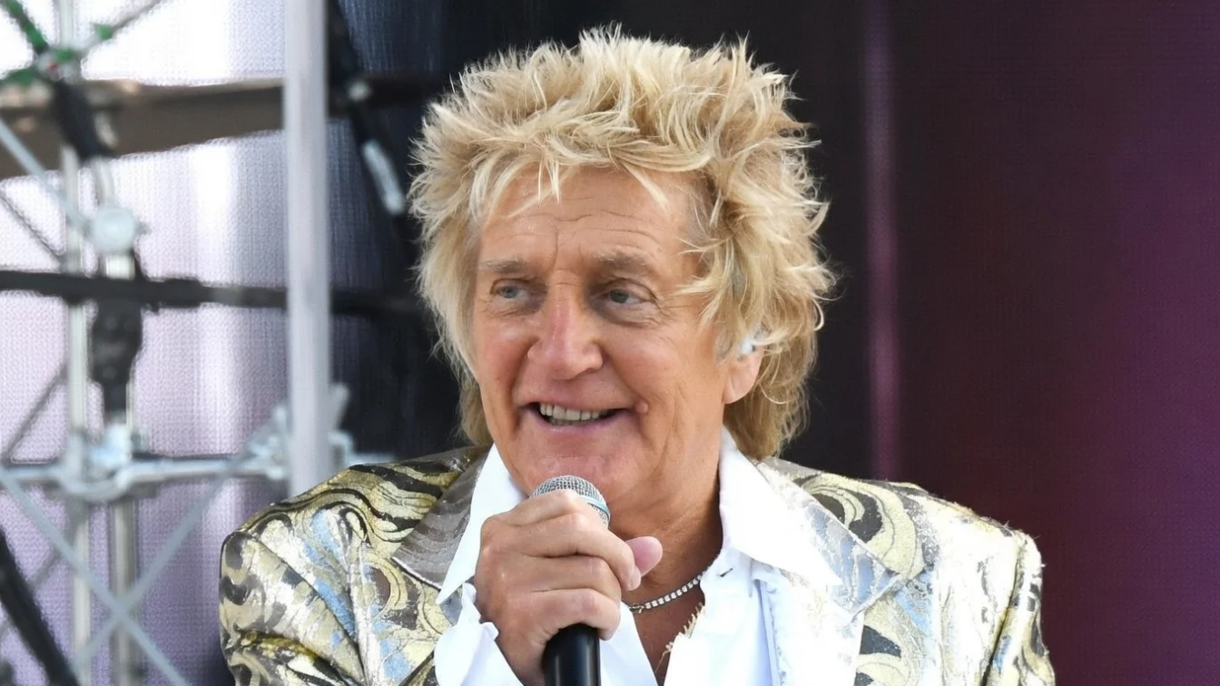 Rod Stewart, 81 de ani, și-a anulat concertele din Las Vegas. Artistul suferă de o infecție a sinusurilor.