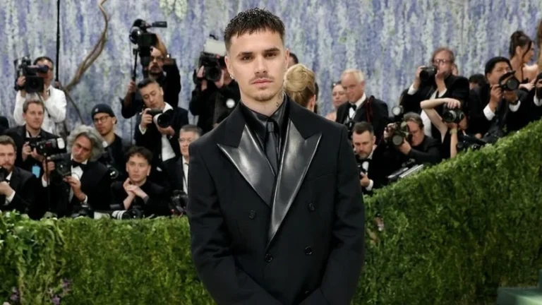 Surpriza uriasa pe covorul rosu. Ce a purtat fiul lui David Beckham la 23 de ani