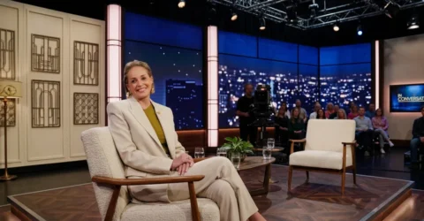 Sharon Stone uimeste la 68 de ani. A aparut intr-o rochie mini transparenta