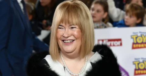 Susan Boyle, la 65 de ani, a adoptat un nou stil. Vedeta a optat pentru estetica „Mob Wives”.
