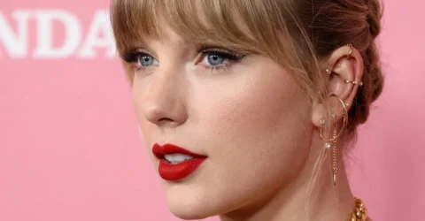 Ce se intampla cu Taylor Swift inainte de nunta. Imaginile de pe plaja care au starnit controverse