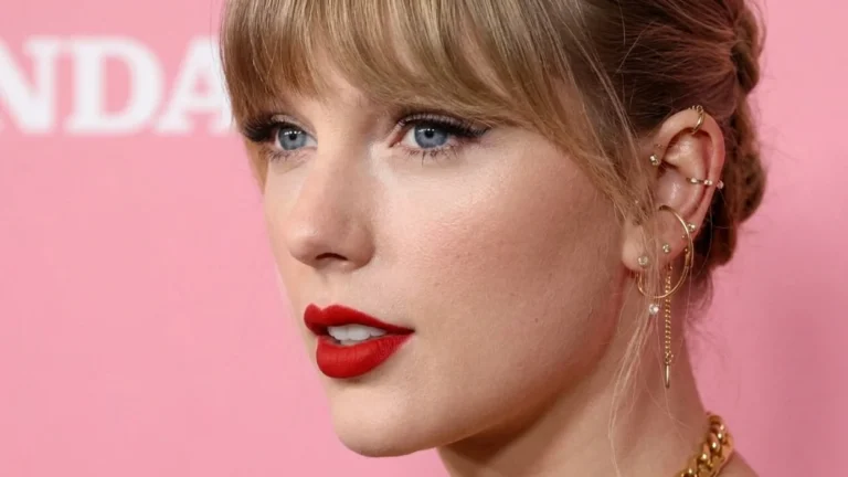 Ce se intampla cu Taylor Swift inainte de nunta. Imaginile de pe plaja care au starnit controverse