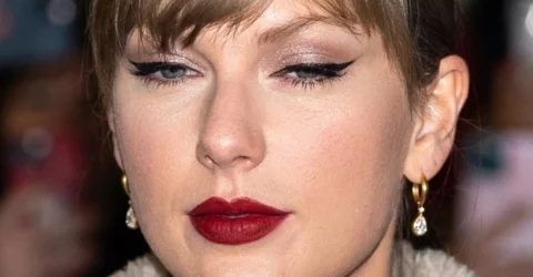 Lectia de stil pe care o invatam de la Taylor Swift. Cum sa porti rochia furou la o cina în oras