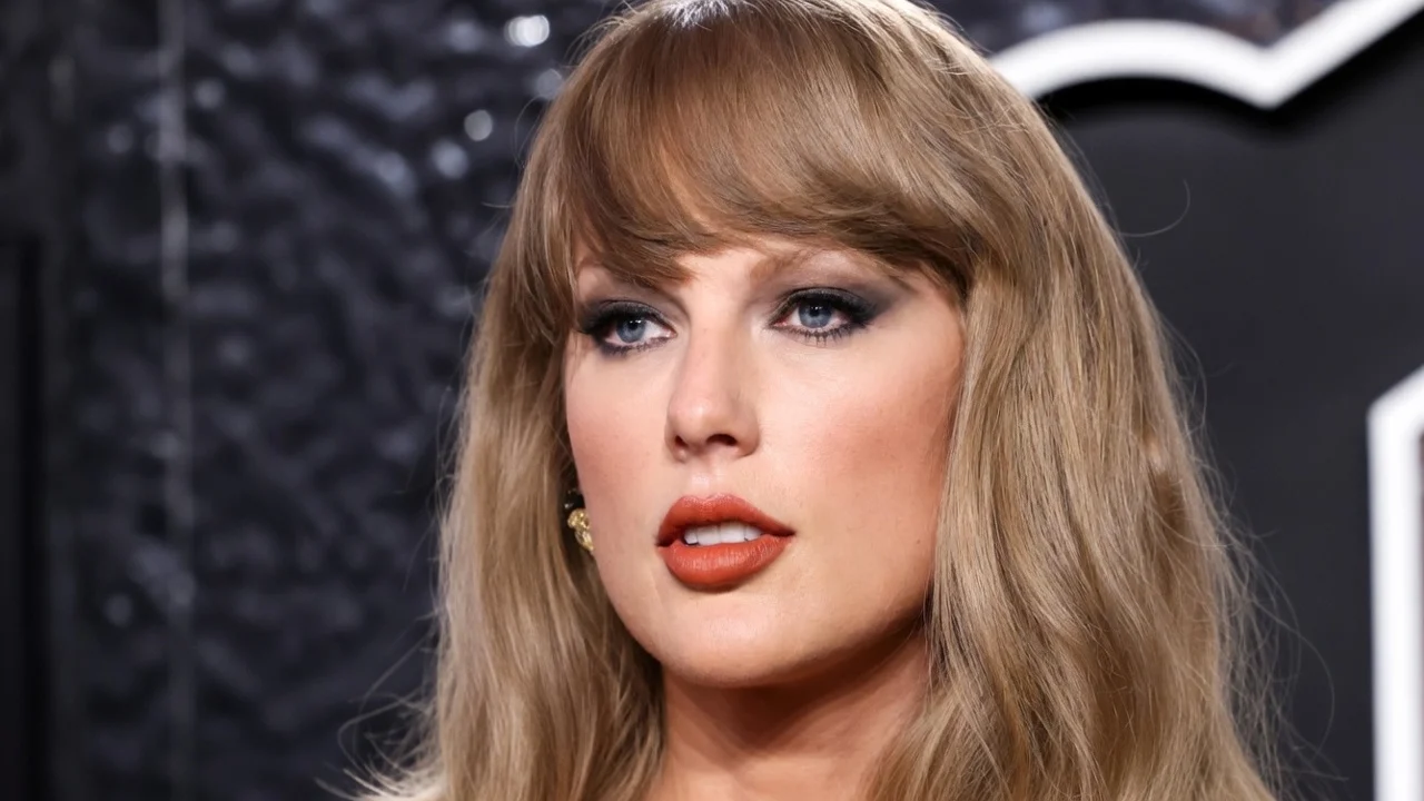 Taylor Swift nu o invită pe Karlie Kloss la nunta cu Travis Kelce. Fosta prietenă, pe lista neagră.
