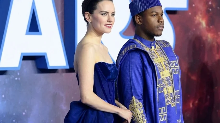 Daisy Ridley and John Boyega pose together at Star Wars premiere