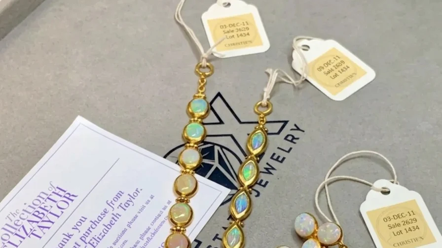 Elizabeth Taylor jewelry worn by Taylor Swift