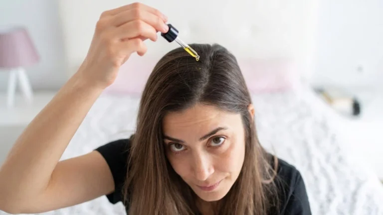 Vestea asteptata de milioane de femei. Hormonul care opreste definitiv caderea parului