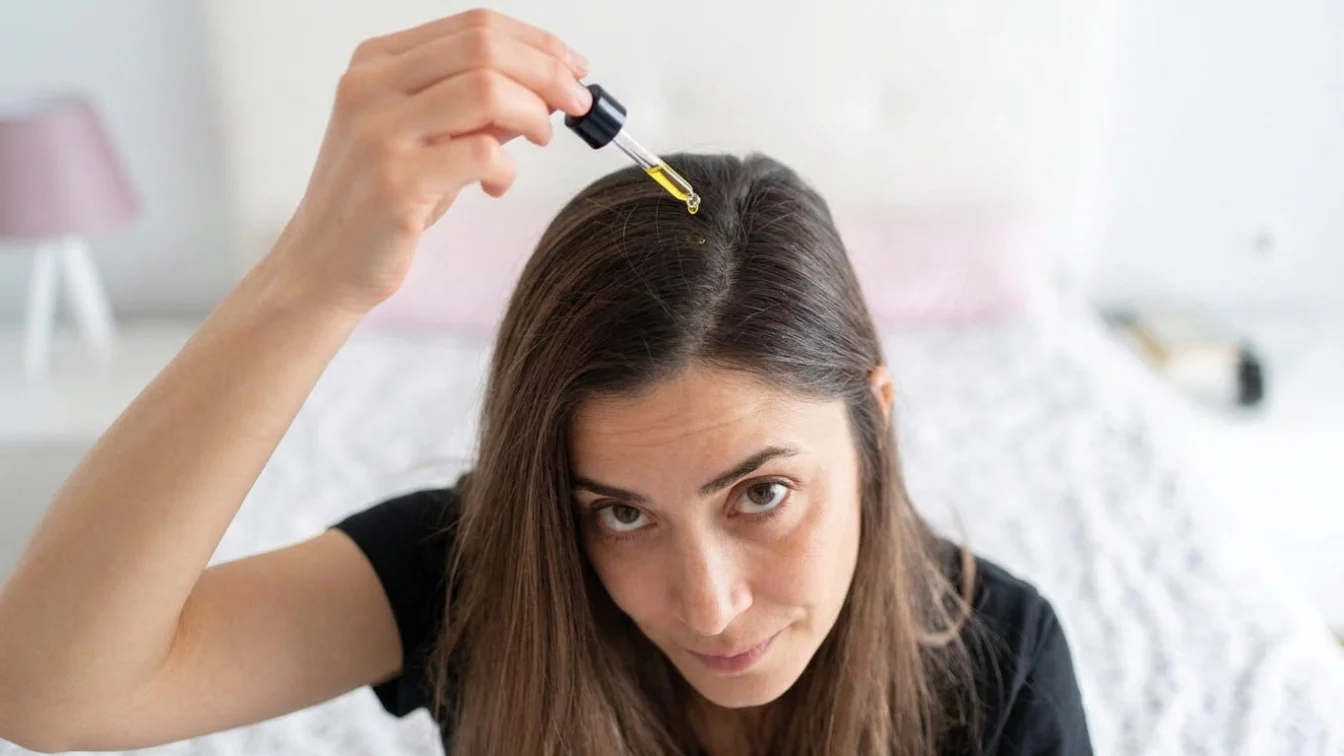 Vestea asteptata de milioane de femei. Hormonul care opreste definitiv caderea parului