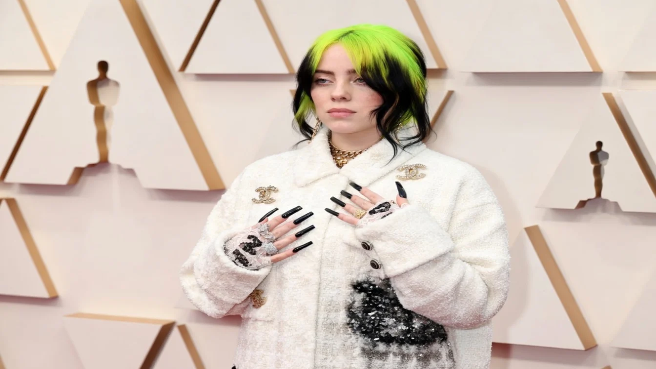 Trendul ghost roots reduce vizitele lunare la salon. Noua modă transformă rădăcinile vizibile în declarație de stil.