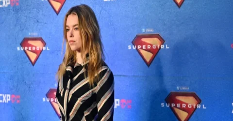 Milly Alcock, actrița din Supergirl, implicată într-un scandal online. Filmul are proiecții timide.