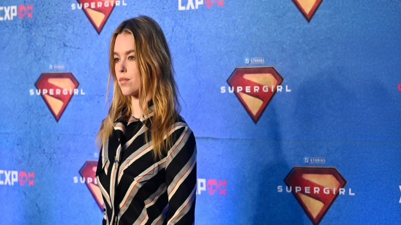 Milly Alcock, actrița din Supergirl, implicată într-un scandal online. Filmul are proiecții timide.