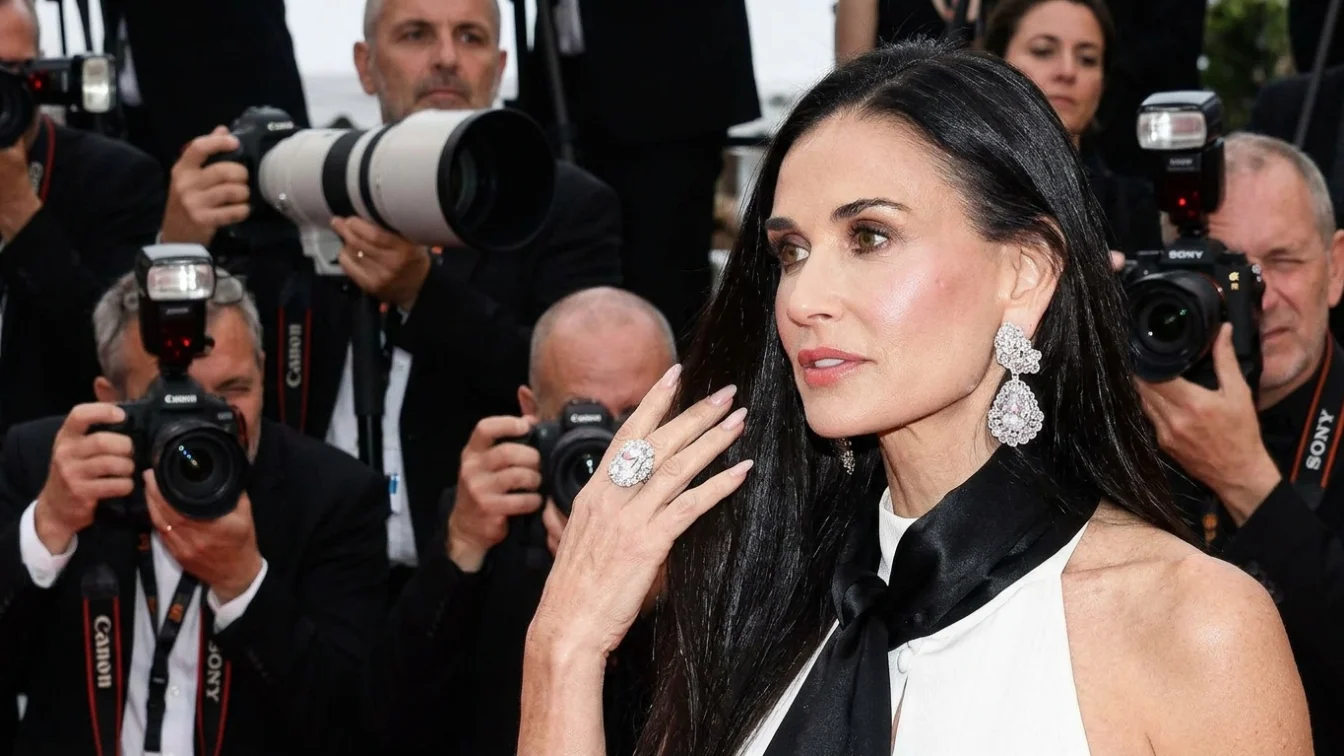 Vestea asteptata de toate femeile. moda zambetului de Hollywood