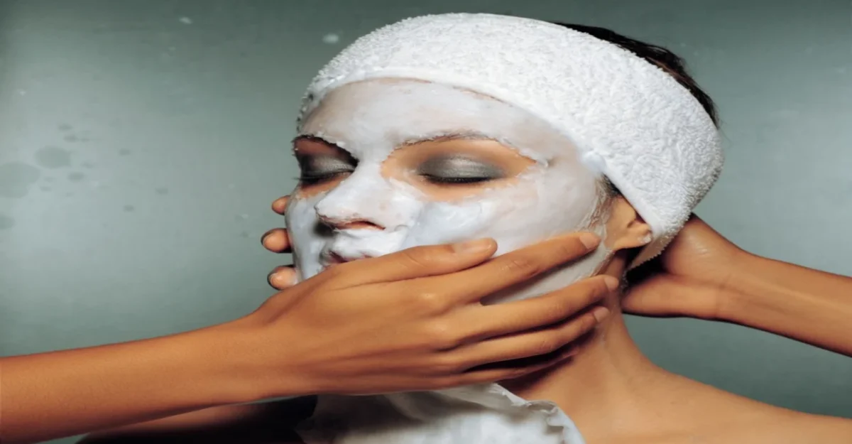 Oxidul de zinc, folosit cosmetic pe ten, poate bloca porii. Specialiștii avertizează asupra erupțiilor.