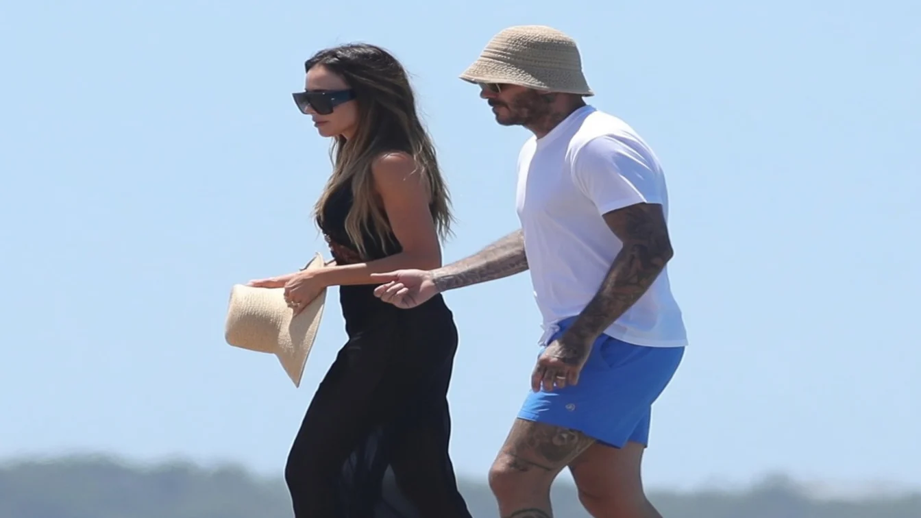 Secretul garderobei de vacanță pe care îl poți fura de la familia Beckham. Ce au purtat în Spania