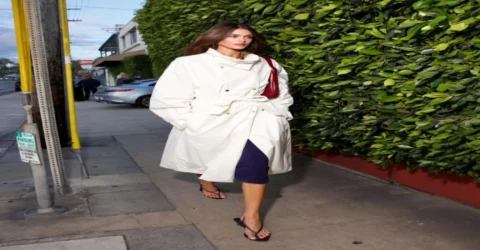 Surpriza vestimentara a sezonului. Cum a purtat Kaia Gerber un trenci de la Mango