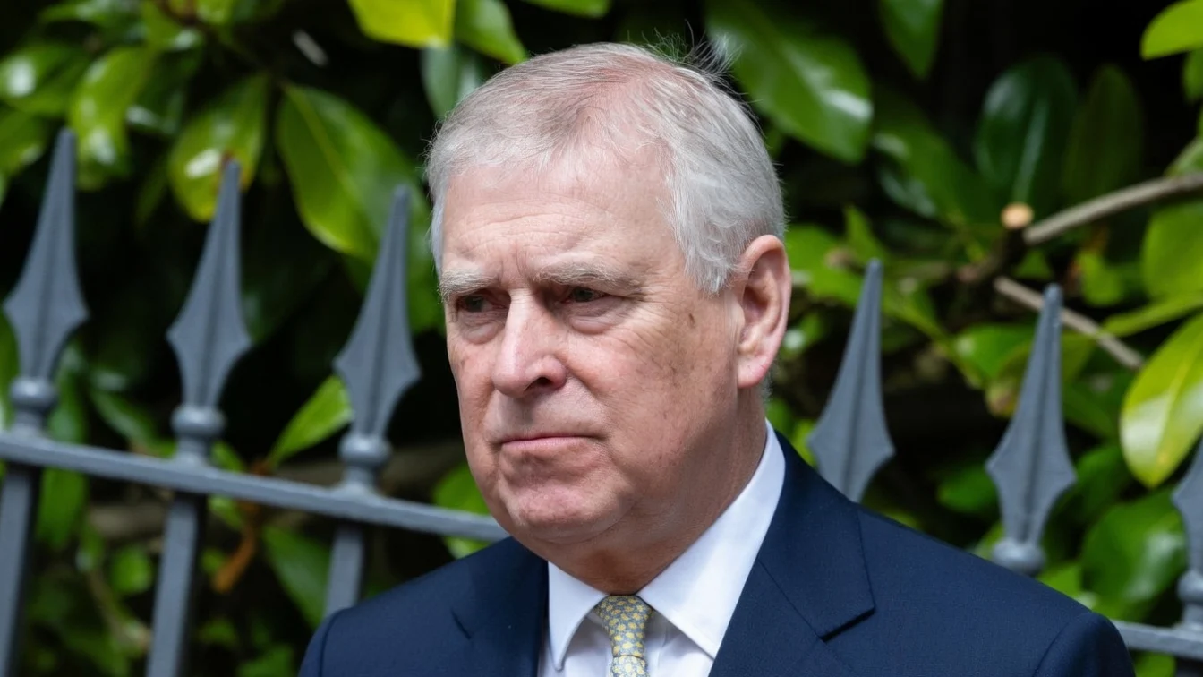 Poliția investighează noi acuzații împotriva Prințului Andrew. Comportament nepotrivit la Royal Ascot 2002.