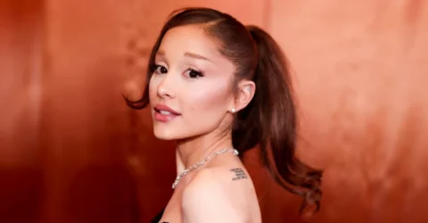 Ariana Grande revine pe scenă cu un turneu. Șapte ani de pauză au luat sfârșit.