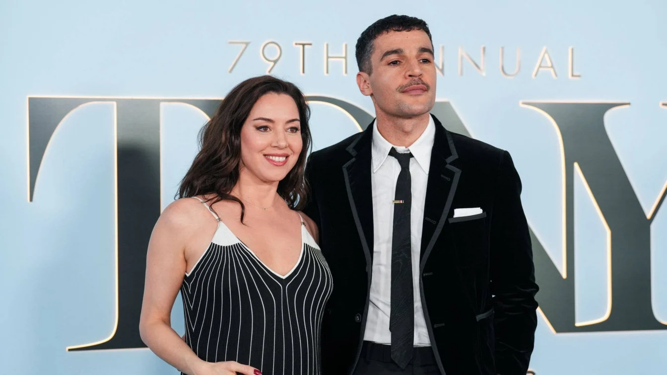Aubrey Plaza, însărcinată, la prima apariție publică după o perioadă de doliu. Actrița a radiat la Premiile Tony.