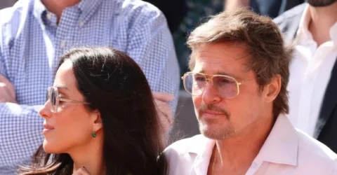 Lecția de stil oferită de Brad Pitt și iubita lui la Paris. Ce au purtat în tribune