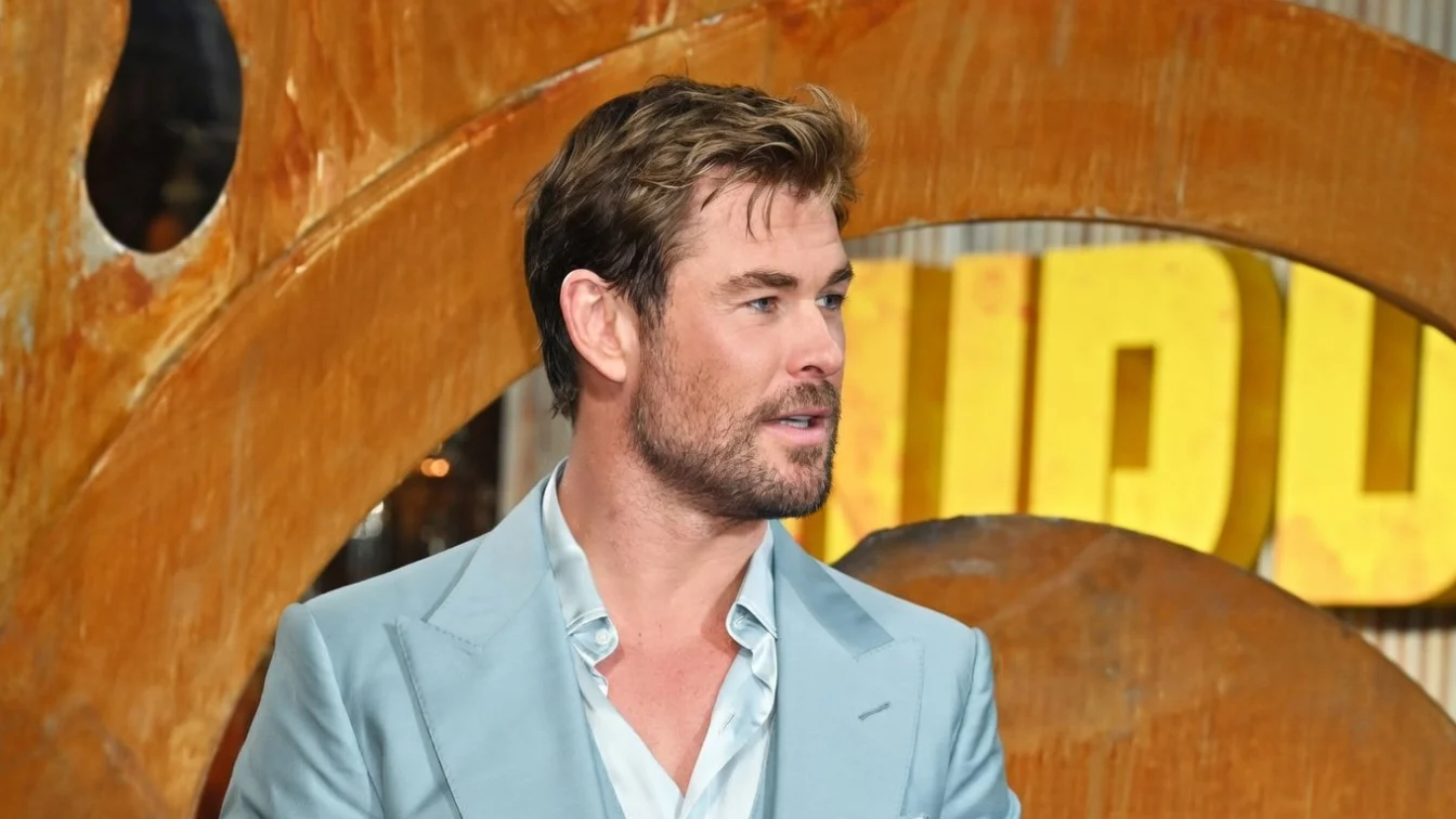 Ce a pățit Chris Hemsworth la aeroport cu copiii săi. Greșeala recunoscută de actor