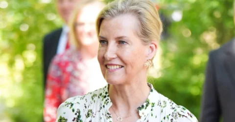 Secretul Ducesei Sophie la 61 de ani. Cum arata rochia de vara cu o reducere uriașă