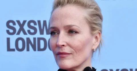 Gillian Anderson a atras toate privirile la premiera de la Londra. Actrița a impresionat la 57 de ani.