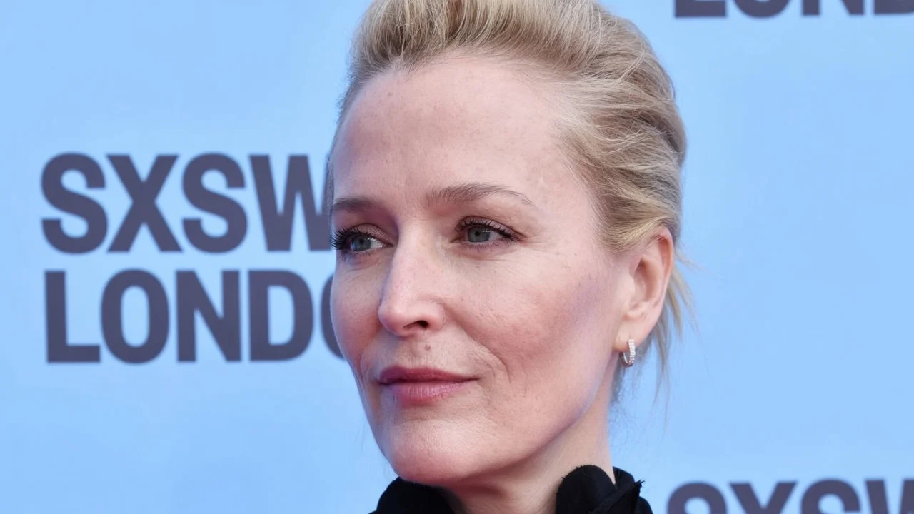 Gillian Anderson a atras toate privirile la premiera de la Londra. Actrița a impresionat la 57 de ani.