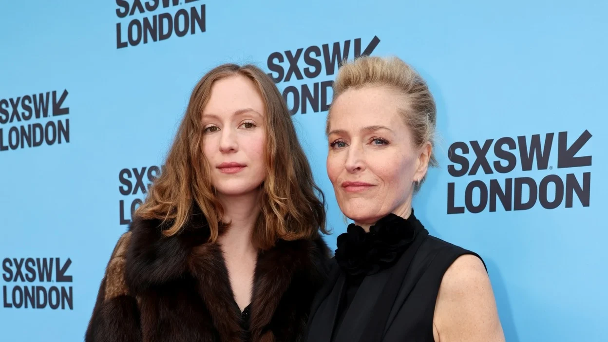 Gillian with co-star Hannah Einbinder