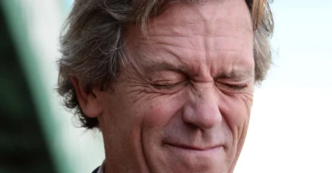 Ce a recunoscut Hugh Laurie despre mesajele trimise la betie. Reactia care a surprins fanii