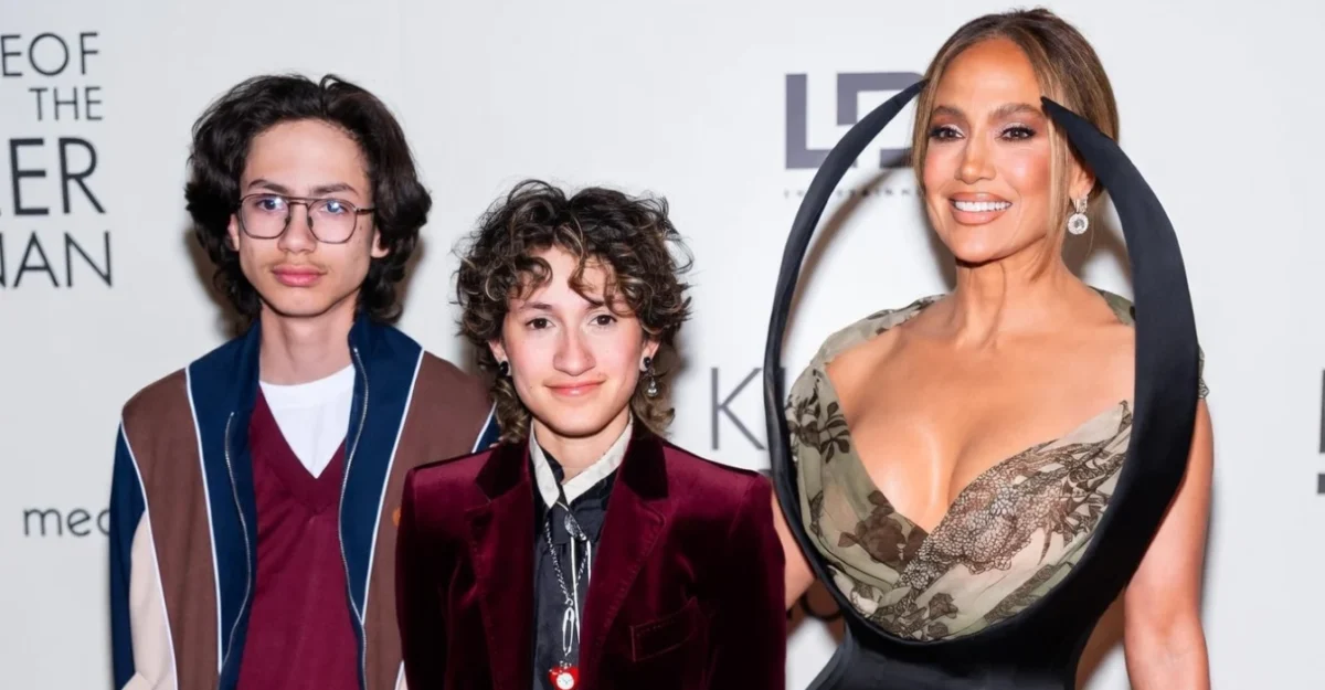 Jennifer Lopez, în lacrimi. Gemenii ei, Max și Oskar, merg la facultăți diferite.