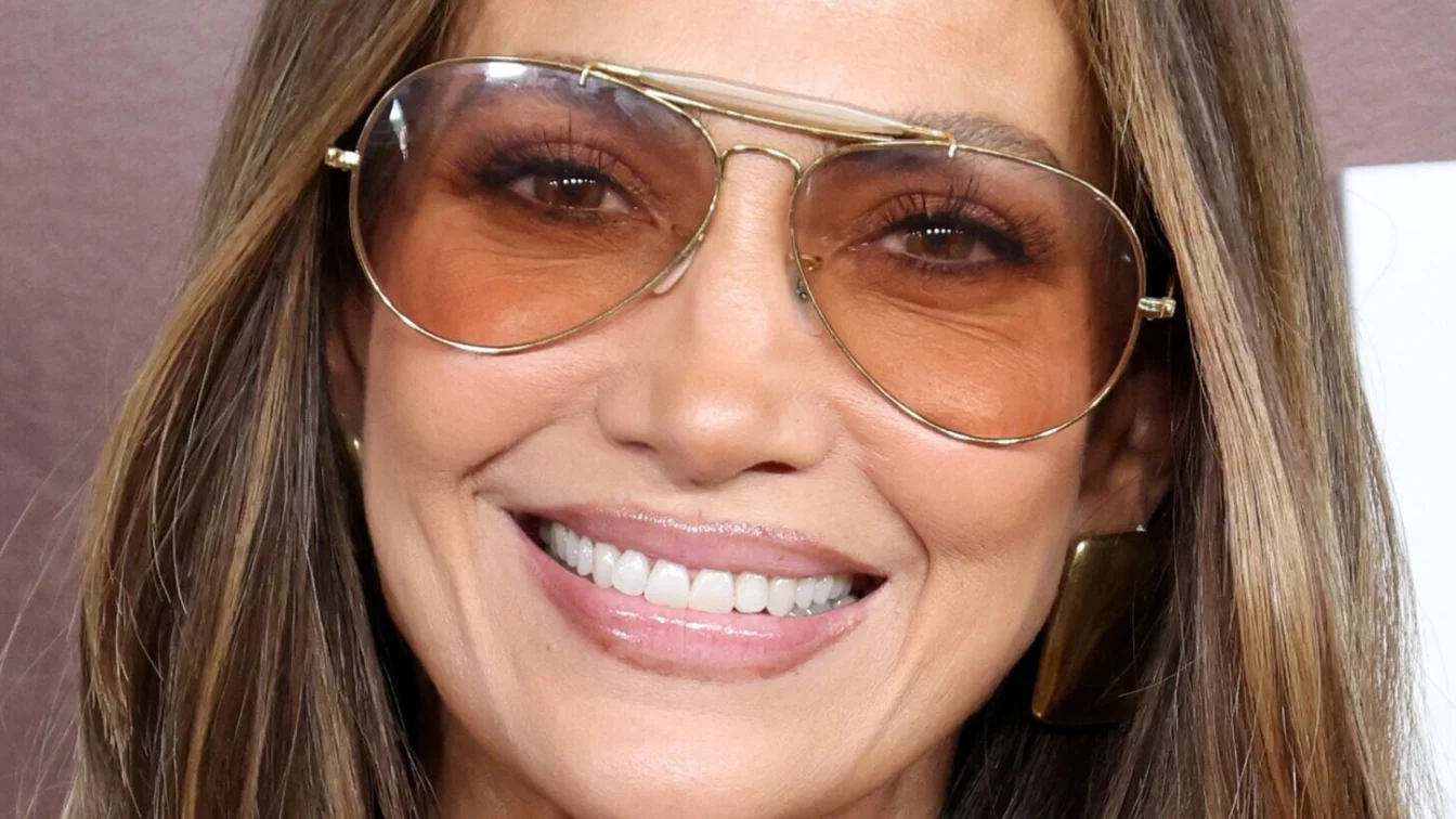 Jennifer Lopez, emoționată la absolvirea liceului fiului ei. Max Muniz se pregătește de facultate.